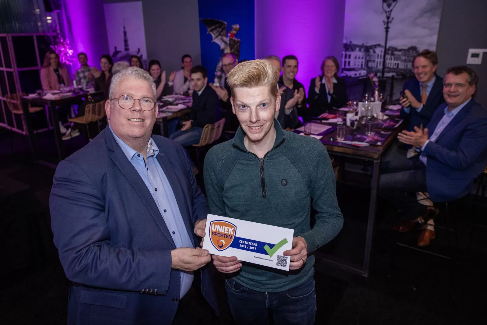 De Bossche Zwemvereniging ontvangt het certificaat Uniek Sporten.